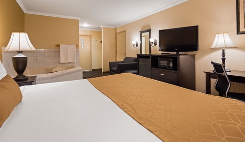 Standard Room, 1 King Bed, Non Smoking, Hot Tub