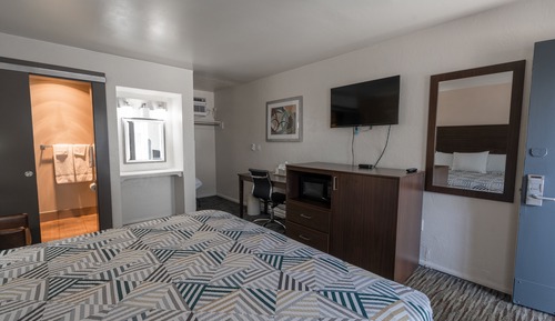 Standard Room, 1 Queen Bed