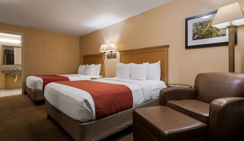 Standard Room, 2 Queen Beds, Accessible, Bathtub