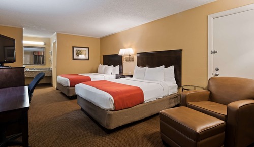 Standard Room, 2 Queen Beds, Non Smoking, Refrigerator & Microwave (2nd Floor)