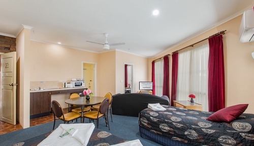 Family Apartment, 2 Bedrooms, Refrigerator & Microwave, Garden View