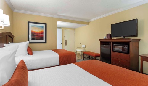 Standard Room, 2 Double Beds, Accessible, Bathtub
