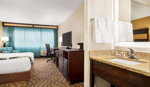 Classic Room, 1 King Bed, Accessible, Non Smoking (Mobility Accessible)