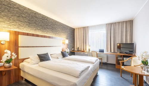 Comfort Room, 1 King Bed (Converts to 2 Twin Beds)