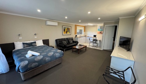 Deluxe Spa Room