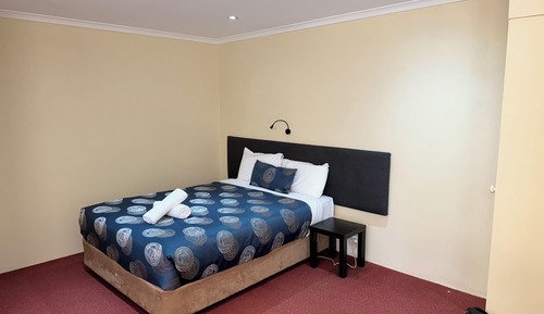Queen Room 