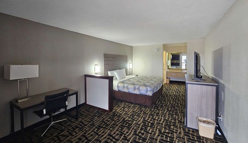 Deluxe Suite, 1 King Bed, Smoking, Hot Tub