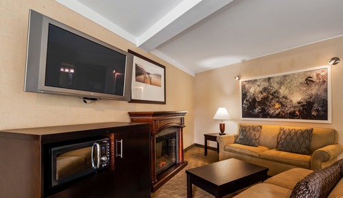 Standard Room, 1 King Bed, Non Smoking, Jetted Tub (Larger Room)