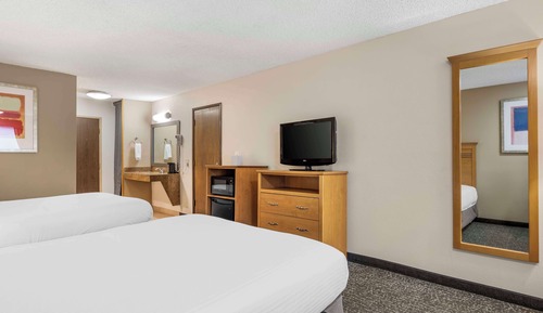Standard Room, 1 Queen Bed, Accessible, Non Smoking