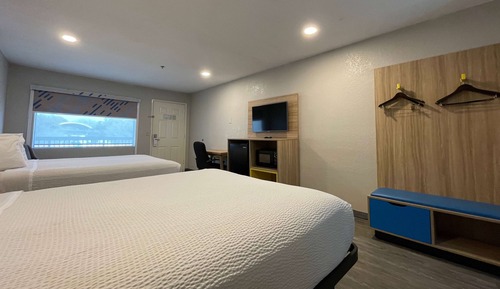 Room, 2 Queen Beds, Non Smoking