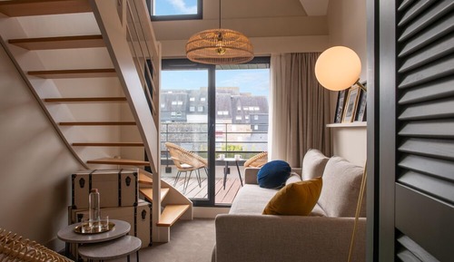 Deluxe Family Room
