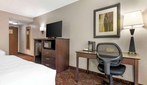 Standard Room, 2 Queen Beds, Refrigerator & Microwave, Poolside
