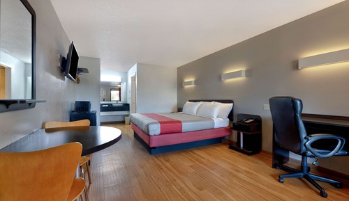 Standard Room, 1 King Bed, Smoking