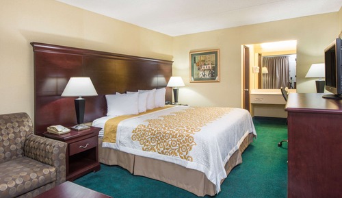 Standard Room, 1 King Bed