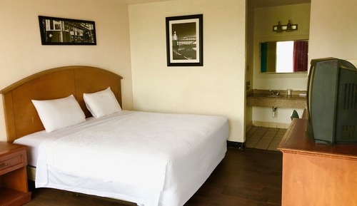 Standard Room, 1 King Bed