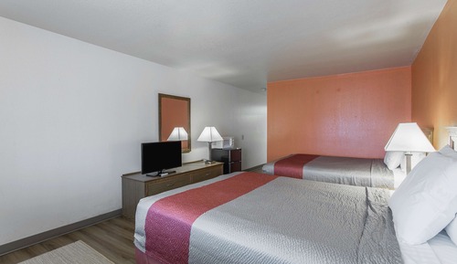 Deluxe Room, 2 Queen Beds, Non Smoking, Refrigerator & Microwave