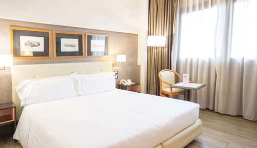 Economy Room, 1 King Bed, Non Smoking, Ground Floor
