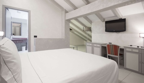 Standard Apartment, 2 Queen Beds, Balcony, Annex Building (with Sofabed)