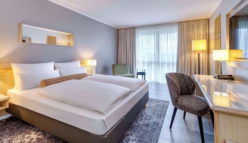 Privilege, Room, 1 Queen Bed