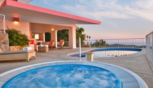 Master Suite with jacuzzi and pool