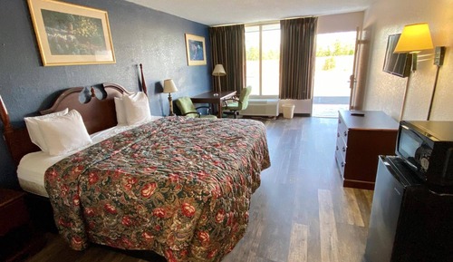 Deluxe Room, 1 King Bed, Accessible, Non Smoking