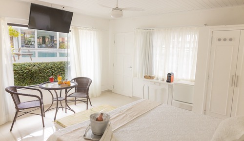 Superior Suite, Poolside