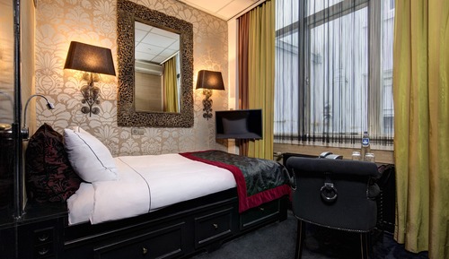 Single Room (with shower)