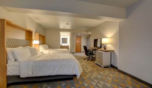 Standard Room, 2 Queen Beds, Roll-in Shower (Mobility)