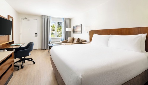 Suite, 1 King Bed with Sofa bed (Mobility Accessible, Roll-in Shower)