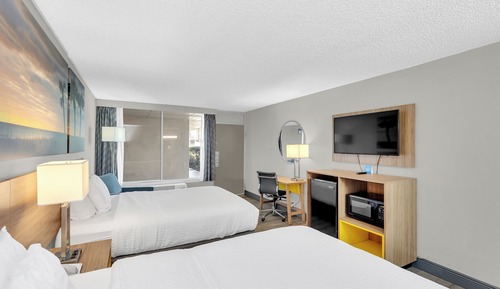 2 Queen Beds, First Floor, Dog Friendly, Non-Smoking