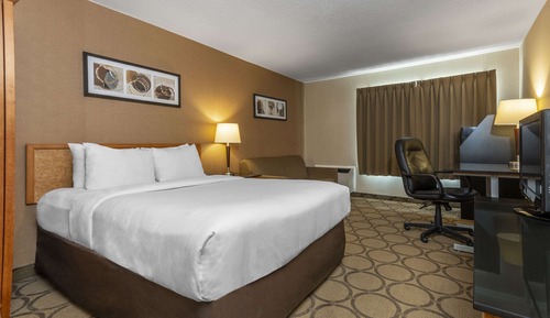 Deluxe Room, 1 Queen Bed with Sofabed, Refrigerator & Microwave, Second Floor