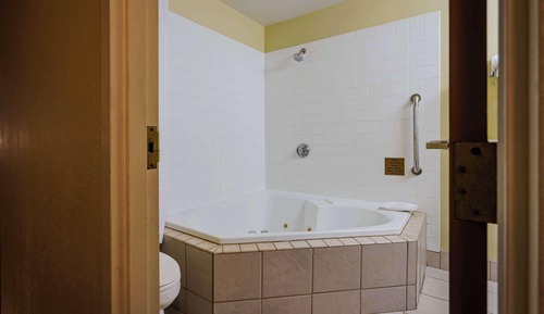 Standard Room, 2 Queen Beds, Non Smoking, Jetted Tub