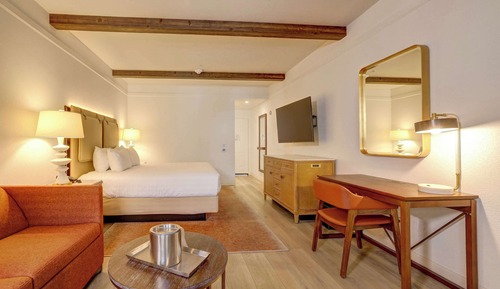 Room, 1 King Bed, Accessible Bathtub (Hearing & Mobility)