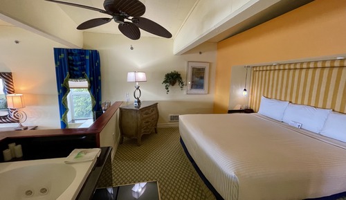 Executive Suite, 1 King Bed, Jetted Tub, Bay View