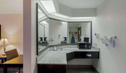 Executive Suite, 1 King Bed, Non Smoking