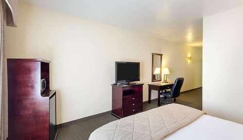Suite, 1 King Bed with Sofa bed, Non Smoking