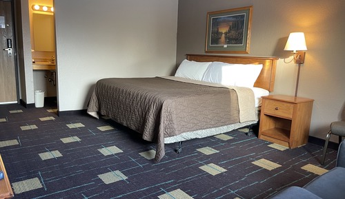 1 King Bed, Executive Suite, NO PETS, Non-Smoking