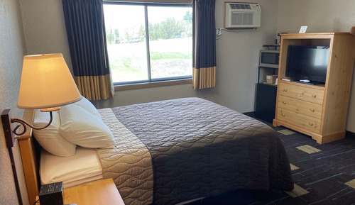 1 Queen Bed, Economy, Walk-in Shower, NO PETS, Non-Smoking