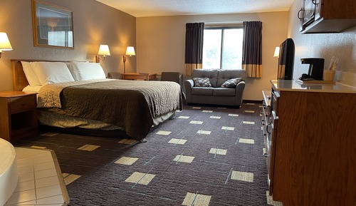 1 King Bed, Jacuzzi Suite, NO PETS, Non-Smoking