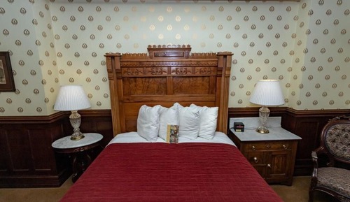 Classic Room, 1 Queen Bed