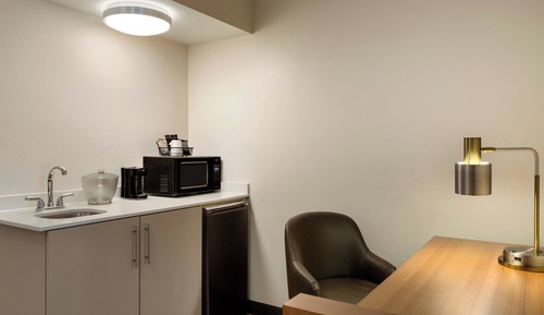 Suite, 2 Queen Beds (Mobility/Hearing Accessible, Tub)