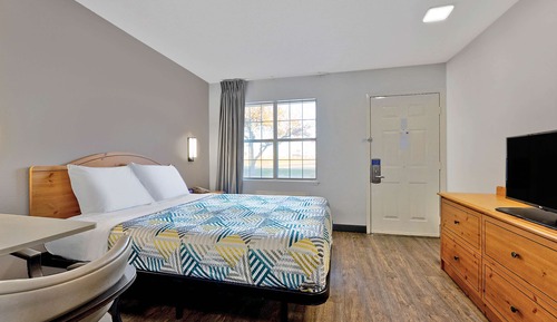 Standard Room, 1 Queen Bed, Accessible, Non Smoking