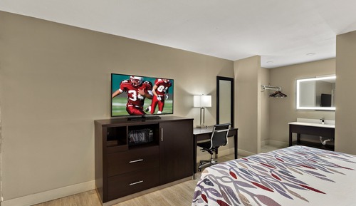 Superior Room, 1 King Bed, Accessible (Smoke Free)