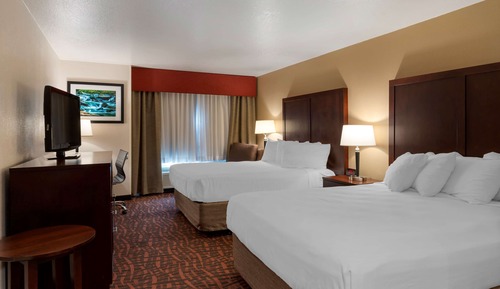 Standard Room, 2 Queen Beds, Microwave, Poolside