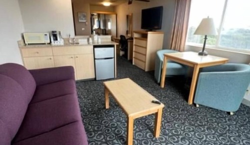 1 King Bed, Full Ocean View Corner (Non-Pet Room)