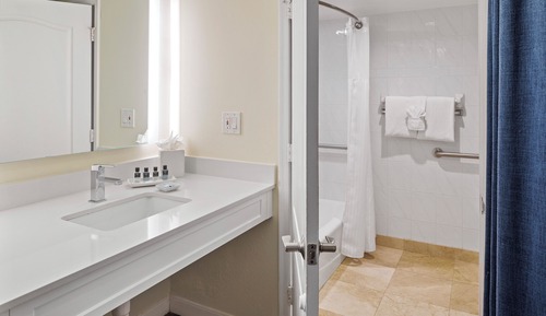 Room, 2 Queen Beds, Mobility Accessible (Bay Front)