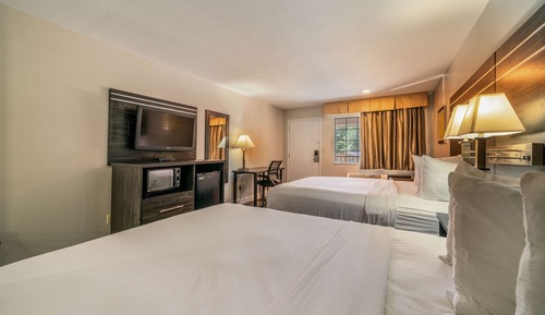 Standard Room, 2 Queen Beds, Accessible, Bathtub