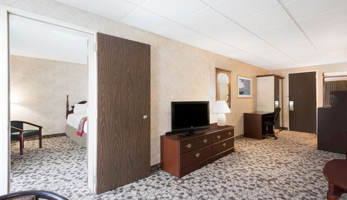 Suite, 2 Double Beds, Non Smoking (One-Bedroom)