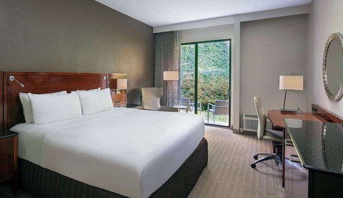 Superior Room, 1 King Bed, Balcony (Balcony)