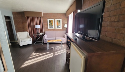 Suite, 1 Queen Bed, Non Smoking (Pet Friendly;with Sofabed)